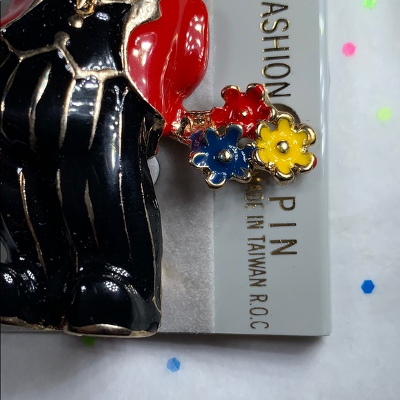 Charming clown fashion brooch - Picture 3 of 3